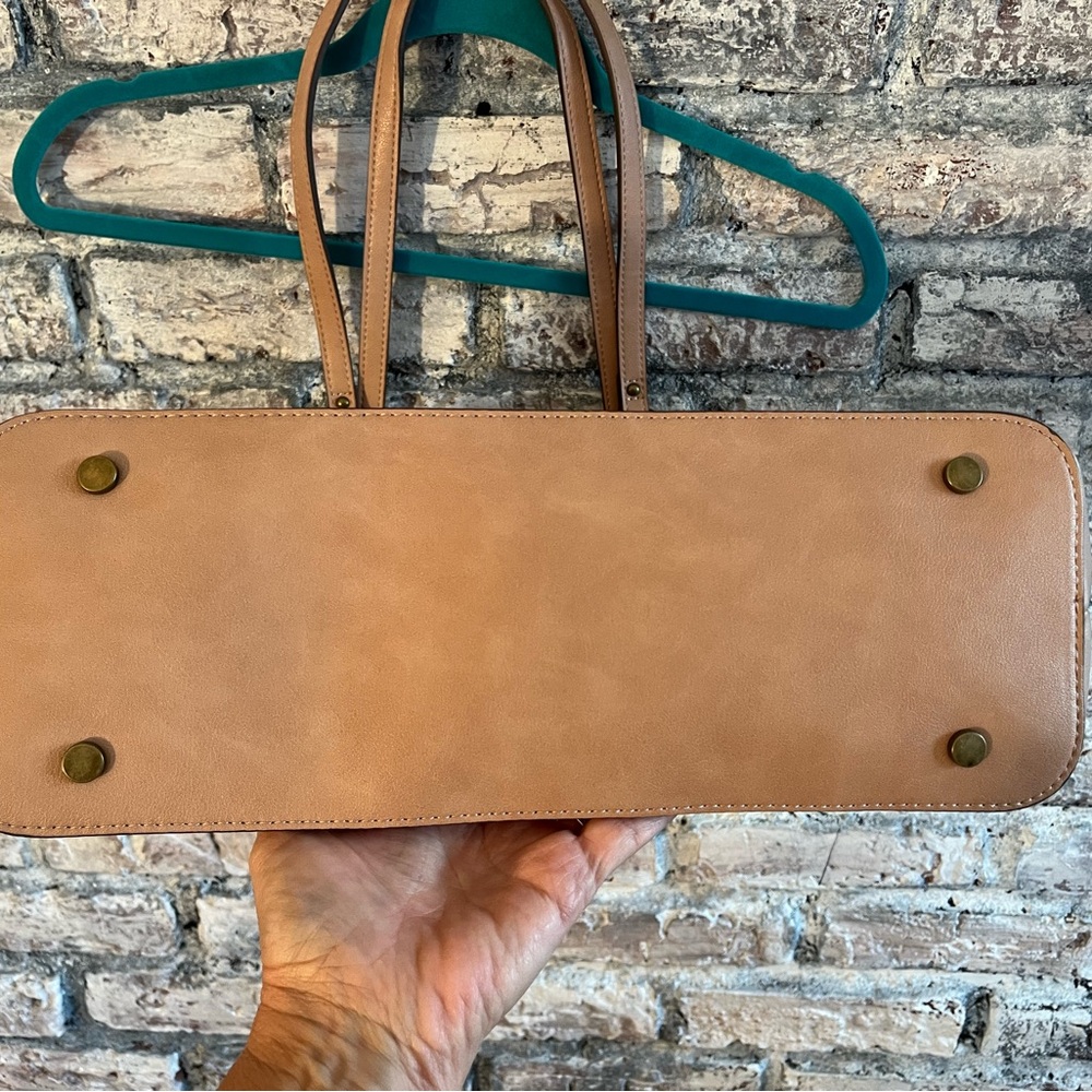 Frye & Co Chic Tan Woven Tote Bag Excellent New condition, lots of pockets🔥 - Picture 6 of 10
